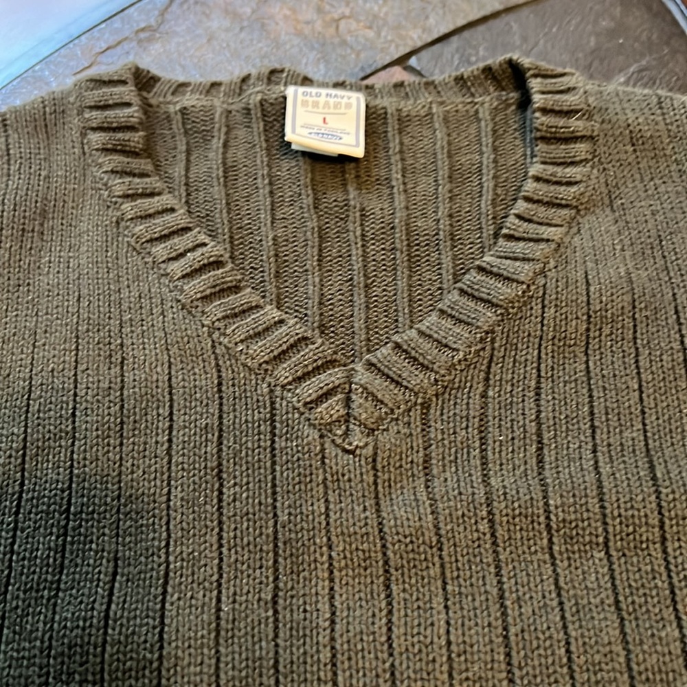 Men’s Old Navy size large, green V-neck sweater
